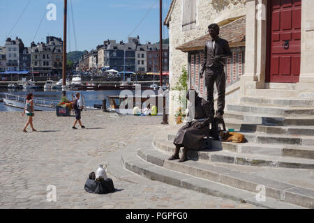 Straßenmusik in Honfleur, Normandie Frankreich Stockfoto