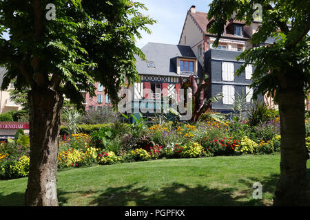 Park am Quai Lepaulmier, Honfleur, Normandie Frankreich Stockfoto