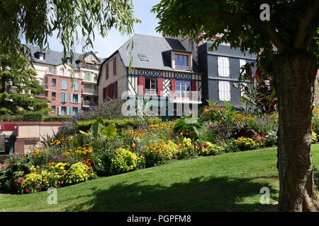 Park am Quai Lepaulmier, Honfleur, Normandie Frankreich Stockfoto