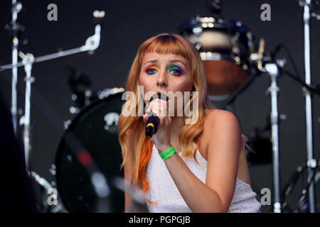 Manchester, Großbritannien. 27. August 2018. Tini führt auf der Hauptbühne im Pride, Manchester, 27. August 2018 (C) Barbara Cook/Alamy leben Nachrichten Stockfoto