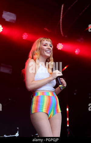 Manchester, Großbritannien. 27. August 2018. Tini führt auf der Hauptbühne im Pride, Manchester, 27. August 2018 (C) Barbara Cook/Alamy leben Nachrichten Stockfoto