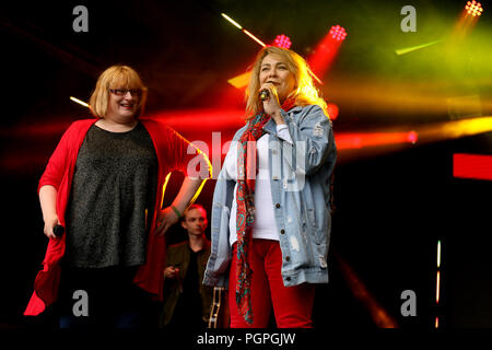 Manchester, Großbritannien. 27. August 2018. Hollyoaks Akteure auf der Hauptbühne im Pride, Manchester, 27. August 2018 (C) Barbara Cook/Alamy leben Nachrichten Stockfoto