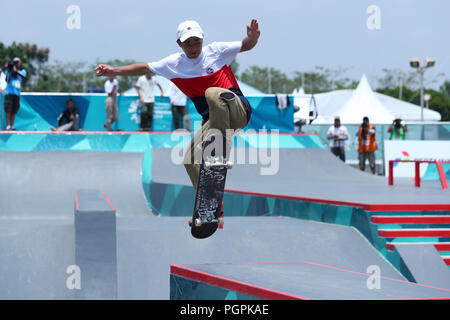 Palembang, Indonesien. 28 Aug, 2018. Kensuke Sasaoka (JPN) Skateboarding: Männer Straße Qualifikation an Jakabaring Sport Center Skatepark während der 2018 Jakarta Palembang Asian Games in Palembang, Indonesien. Credit: yohei Osada/LBA SPORT/Alamy leben Nachrichten Stockfoto