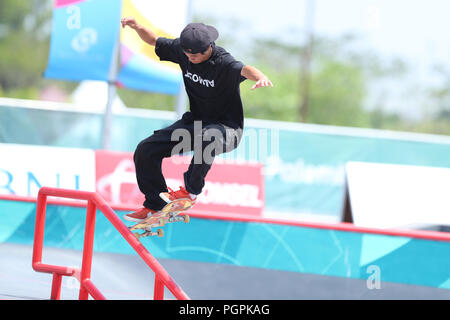 Palembang, Indonesien. 28 Aug, 2018. Keyaki Ike (JPN) Skateboarding: Männer Straße Qualifikation an Jakabaring Sport Center Skatepark während der 2018 Jakarta Palembang Asian Games in Palembang, Indonesien. Credit: yohei Osada/LBA SPORT/Alamy leben Nachrichten Stockfoto