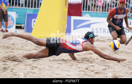 Palembang, Indonesien. 28 Aug, 2018. Mohammad Ashfiya Indonesiens konkurriert während der Männer Beachvolleyball Finale gegen Katar am 18. asiatischen Spiele in Palembang, Indonesien, Aug 28., 2018. Katar behauptete den Titel. Credit: Cheng Min/Xinhua/Alamy leben Nachrichten Stockfoto