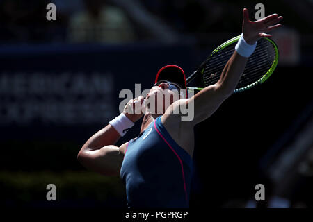 Flushing Meadows, New York - 28. August 2018: US Open Tennis: Samantha Stosur von Australien in Aktion während ihrer ersten Runde gegen Caroline Wozniacki aus Dänemark bei den US Open. Wozniacki gewann das Match in den geraden Sätzen in die zweite Runde zu gelangen. Quelle: Adam Stoltman/Alamy leben Nachrichten Stockfoto