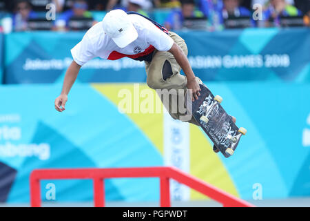 Palembang, Indonesien. 28 Aug, 2018. Kensuke Sasaoka (JPN) Skateboarding: Männer Park Qualifikation an Jakabaring Sport Center Skatepark während der 2018 Jakarta Palembang Asian Games in Palembang, Indonesien. Credit: yohei Osada/LBA SPORT/Alamy leben Nachrichten Stockfoto