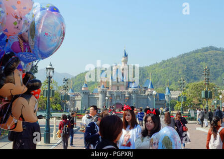 Hong Kong, Hong Kong, China. 29 Aug, 2018. Hongkong, China - Hong Kong Disneyland ist ein Themenpark auf Land in Penny's Bay, Lantau Island entfernt. Es ist im Inneren des Hong Kong Disneyland Resort und es gehört und wird von Hong Kong International Theme Parks verwaltet. Credit: SIPA Asien/ZUMA Draht/Alamy leben Nachrichten Stockfoto
