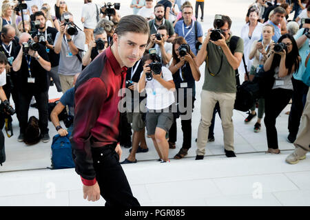 Gastgeber des Festivals Michele Riondino besucht einen fotoshooting vor dem 75. Venedig Film Vestival im Palazzo del Casino am 28. August 2018 in Venedig, Italien. Stockfoto