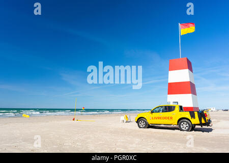 Die rettungsstation im Løkken/Lokken/Loekken Strand, Dänemark, die berühmt ist für das Fahren auf den Strand mit dem Auto für 12 Kilometer bis Blokhus, w Stockfoto