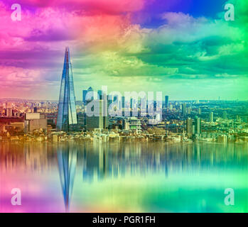 London City Skyline in abstrakten Regenbogen Farben. Abstrakte Wasser Reflexion im Foto hinzugefügt Stockfoto