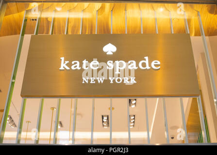 NEW YORK, USA - August 2018: Offizielle Kate Spade New York bei Oculus Shopping Center. Stockfoto