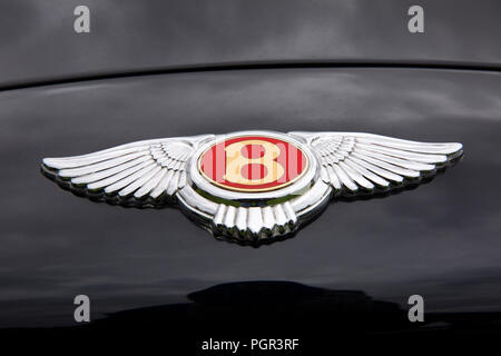 Großbritannien, England, Cheshire, Stockport, Woodsmoor Car Show, Flying B Abzeichen auf der Motorhaube des Auto Bentley Flying Spur Stockfoto