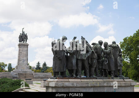 Denkmal in Sofia, das die Befreiung Bulgariens durch die russische Sowjetarmee im Jahr 1944 darstellt Stockfoto