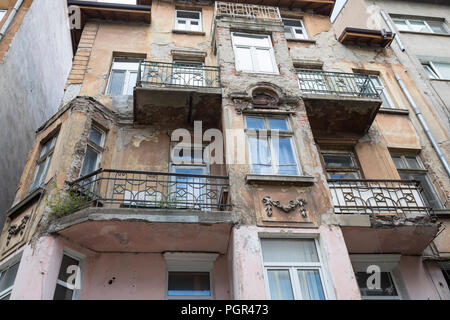 Alt und abgenutzt Häuser in der Innenstadt von Sofia, Bulgarien Stockfoto