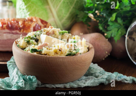 Colcannon, traditionelle Irische Gericht mit Kartoffeln, Speck und Kohl Stockfoto