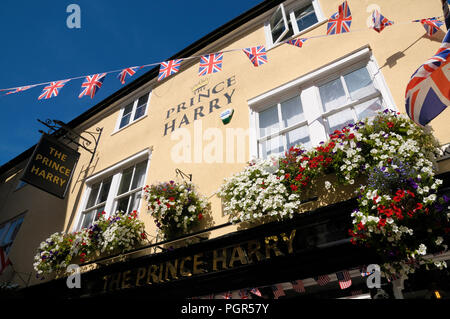 Der Prinz Harry Pub in Windsor (ehemals The Three Tuns). Der Pub wurde umbenannt in die königliche Hochzeit von Prinz Harry und Meghan Markle zu feiern. Stockfoto