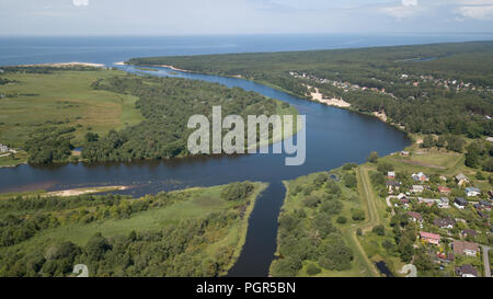 Gauja Lettland Ablassen in die Ostsee Antenne drone Ansicht von oben Stockfoto