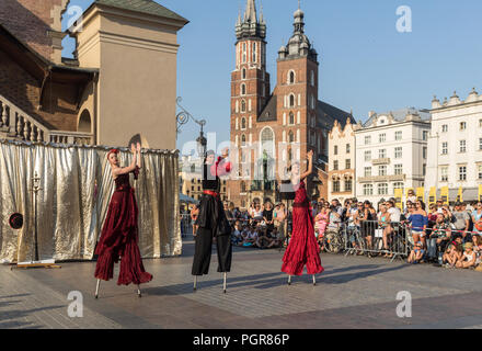 Krakau, Polen - Juli 5, 2018: Performance Tanz Pageant durchgeführt durchdie Kiew Street Theater Highlights auf 31 Street - Internationales Festival der Stockfoto