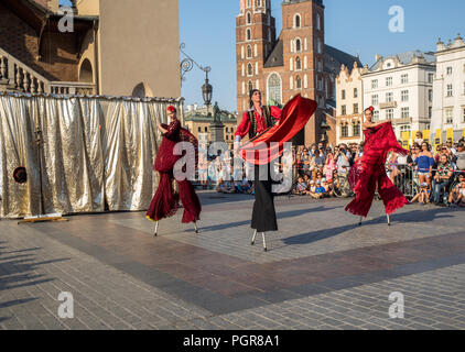 Krakau, Polen - Juli 5, 2018: Performance Tanz Pageant durchgeführt durchdie Kiew Street Theater Highlights auf 31 Street - Internationales Festival der Stockfoto