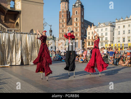 Krakau, Polen - Juli 5, 2018: Performance Tanz Pageant durchgeführt durchdie Kiew Street Theater Highlights auf 31 Street - Internationales Festival der Stockfoto