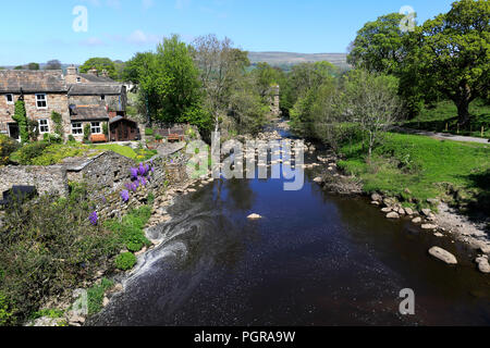 Der Fluß Ure, Bainbridge Dorf, Richmondshire, North Yorkshire, England, Großbritannien Stockfoto