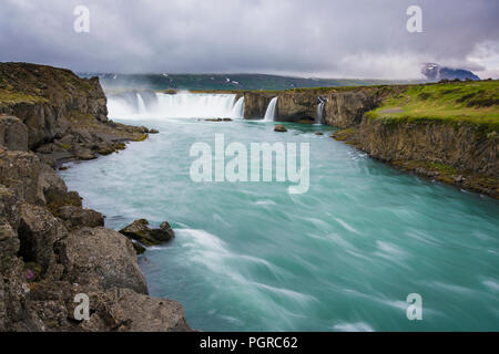 Wunderschöne Godafoss Wasserfall im Norden von Island. Verschlusszeit Stockfoto