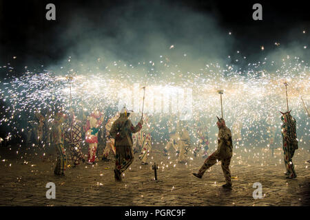 Correfoc Leistung durch die Teufel auch genannt Els Diables, in Spanien Stockfoto