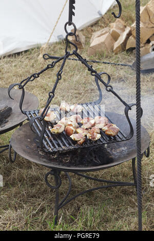 Kochen Huhn auf einem Open Range Stockfoto