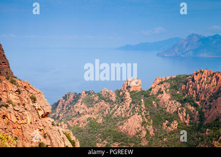 Küstengebirge Landschaft der Calanques de Piana, Korsika, Frankreich Stockfoto