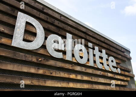 Prag, tschechische Republik - 19. MAI 2018: Deloitte Professional Service Company Network Logo auf dem Gebäude des Tschechischen Hauptsitz am 19. Mai 2018 Stockfoto
