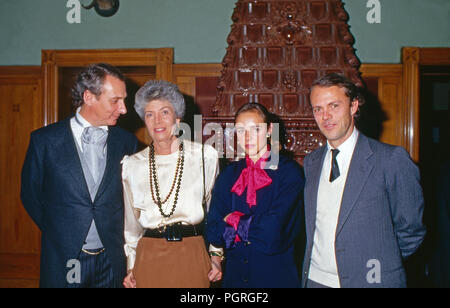 (V. l.) / (L und R): Eduard von Anhalt, Teresa von Lippe Weißenfeld, Corinna von Anhalt und Georg Heinrich Baron Thyssen Bornemisza, Ca. 1987. Stockfoto