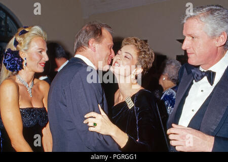 Donatella Missikoff, -?-, Maya von Schönburg Glauchau und Friedrich Christian Flick, Mick Ca. 1986. Donatella Missikoff, -?-, Maya Gräfin von schoenburg Glauchau und Friedrich Christian Flick, Mick Ca. 1986. Stockfoto