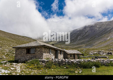 Ansicht der Christakis Schutzhütte auf dem Olymp, dem höchsten Berg Griechenlands Stockfoto