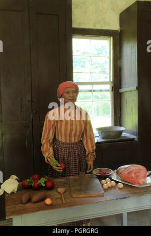 Wachs Repliken von Frauen Knechten in der Küche bei General Grant's Hauptquartier bei City Point, Virginia. Amerikanische Küche in den 1800er Jahren. Stockfoto