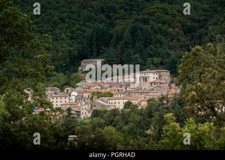 Montieri, Grosseto, Toskana - alte Dorf zwischen Eichen und Buchen und getrockneten Kastanien, die das Meer von Follonica mit einer einzigen Straße verbindet Stockfoto