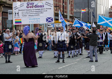 Die Gay Gordons an der Manchester 2018 Pride Parade. Stockfoto