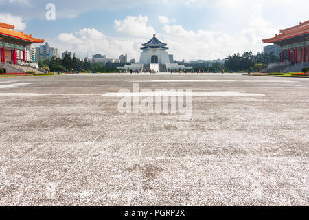 (L - R) National Concert Hall, der Chiang Kai-Shek Memorial Hall, die National Theater am Platz der Freiheit (auch Platz der Freiheit), Demokratie Blvd, Zhongzheng Distr Stockfoto