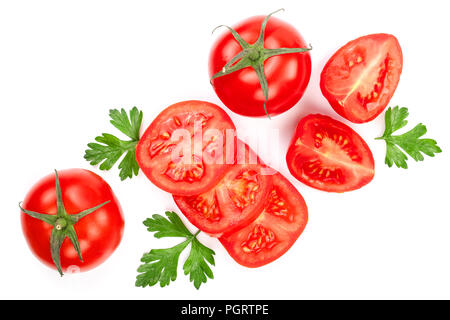 Tomaten mit Petersilie auf weißem Hintergrund. Ansicht von oben. Flach. Stockfoto