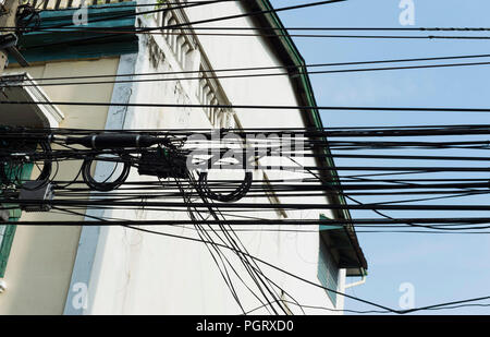 Elektrische Leitungen in Bangkok, Thailand Stockfoto