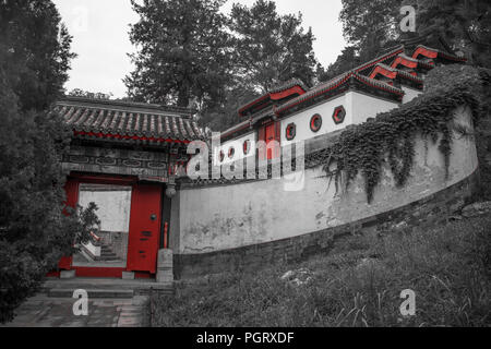 Beihai Park ist einen Kaiserlichen Garten im Nordwesten der Verbotenen Stadt in Peking. der Schwarz-Weiß-Fotografie. Stockfoto