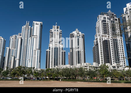 Die Executive Towers Wohnanlage in Business Bay, Dubai, Vereinigte Arabische Emirate Stockfoto