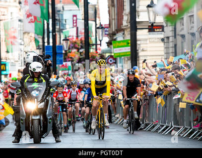 Geraint Thomas, nach Hause zu kommen, fahren die durch Cardiff. Stockfoto