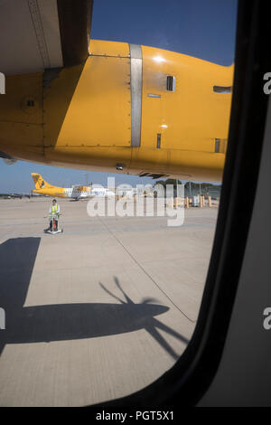 Propellor Klinge eines Aurigny Air Services bei 42-512 Turbo-Prop-Flugzeug Stockfoto