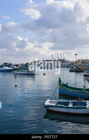 Traditionelle Boote in Marsaxlokk, Malta Stockfoto