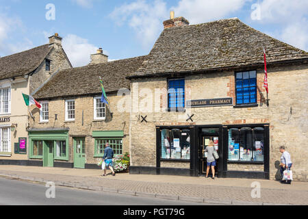 Geschäfte an der High Street, Lechlade-on-Thames, Gloucestershire, England, Vereinigtes Königreich Stockfoto