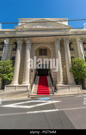 Tokyo, Minato Station - August 17, 2018 - Fassade von Aoyama Aoyama Geihinkan oder Gästehaus. Hochzeit Kapelle im Stadtteil Minami-Aoyama Stockfoto