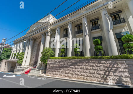 Tokyo, Minato Station - August 17, 2018 - Fassade von Aoyama Aoyama Geihinkan oder Gästehaus. Hochzeit Kapelle im Stadtteil Minami-Aoyama Stockfoto