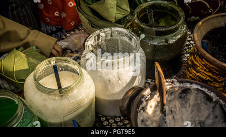 Sumsum bubur Reisbrei mit Palm Zucker und Kokosmilch zusätzliche in Central Java Stockfoto