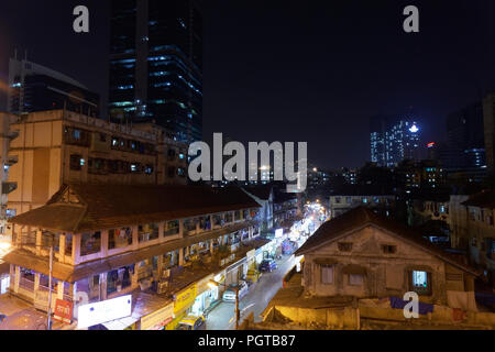 Große neue Gebäude & alte Gebäude in Lower Parel, in Mumbai, Indien. Stockfoto